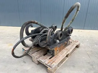 OilQuick OQ80 330 (bj 2015)