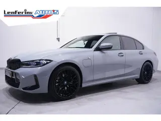 BMW 3-serie 330e M Sport SOH 96% Head up Schuifdak Camera Memory Shadowline 20 Inch Apple Carplay Tr