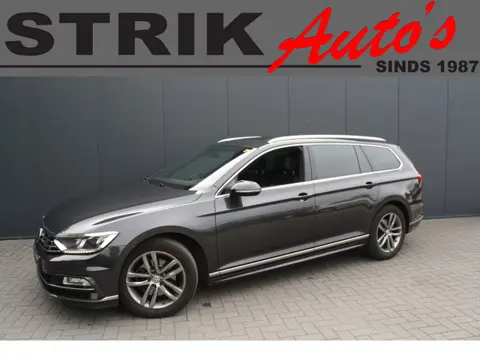 Volkswagen Passat Variant 1.6 TDI Highline Business R - NAVIGATIE - CAMERA - PANORAMAMDAK - TREKHAAK