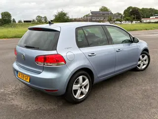 Foto 15 van Volkswagen Golf 1.2 TSI HighLine Xenon Stoelvw NAVI Cruise Clima