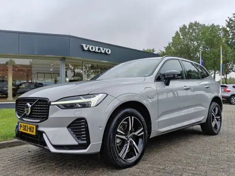 Volvo XC60 T6 AWD 350PK Plug-in hybrid R-Design | Longe Range | Luchtvering | Trekhaak | HUD | BLIS 