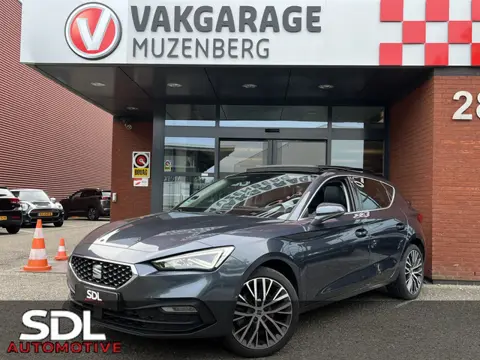 SEAT Leon 1.4 TSI eHybrid PHEV Xcellence // SCHUIF - KANTEL DAK // NAVI // CAMERA // MEMORY SEATS //