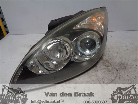 Hyundai i30 CW 1.6 16V 2008-2012 Koplamp links
