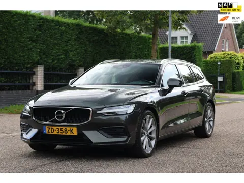 Volvo V60 2.0 T5 Momentum | CARPLAY | CLIMA | CRUISE | CAMERA | TREKHAAK | LEDER | ZEER MOOIE DEALER