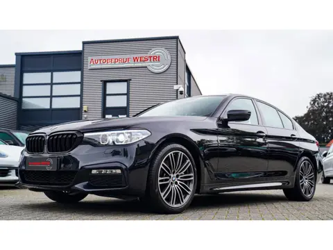 BMW 5-serie 530i High Executive | Head Up Display | Panorama dak | Achteruitrijcamera | Apple Carpla
