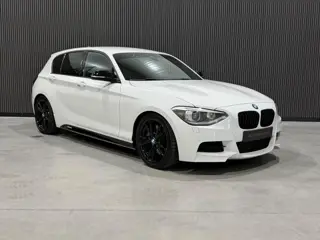 BMW 1-serie M135i xDrive Exe M Sport / H&K Audio / Xenon / Navi / Cruise / PDC
