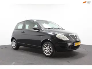 Lancia Ypsilon 1.2 Argento | Airco | Sportvelgen | APK 16-10-2027 | Elektrische ramen