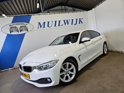 BMW 4-SERIE 418i Essential / Sportstoelen / Navi / LED / NL Auto
