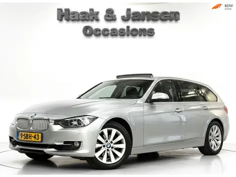 BMW 3-serie Touring 320i High Executive - Cruise - Pano - Parkeersensoren