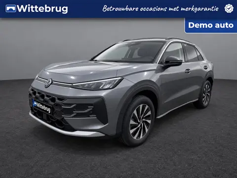 Volkswagen T-Roc 1.5 eTsi Life First Edition Zwenkbare trekhaak / Dodehoek detectie / Stuur en stoel