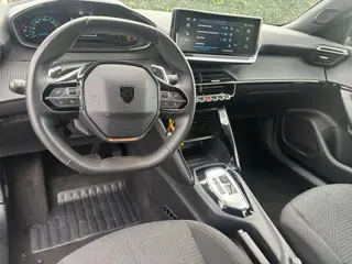 Foto 12 van Peugeot 2008 1.2 Hybrid 136 Style | Cruise control | Climate control | Apple Carplay | Android Auto