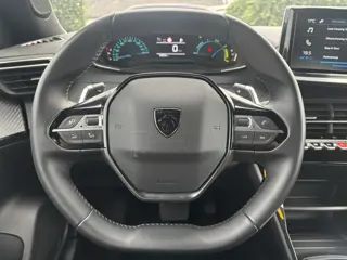 Foto 15 van Peugeot 2008 1.2 Hybrid 136 Style | Cruise control | Climate control | Apple Carplay | Android Auto