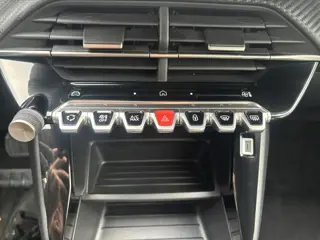Foto 20 van Peugeot 2008 1.2 Hybrid 136 Style | Cruise control | Climate control | Apple Carplay | Android Auto