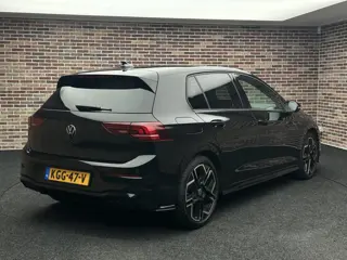 Foto 13 van Volkswagen Golf 1.5 eTSI R-Line Edition Pano|Head up