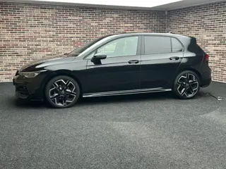 Foto 17 van Volkswagen Golf 1.5 eTSI R-Line Edition Pano|Head up
