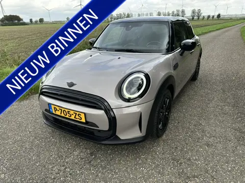MINI 5-deurs 1.5 Cooper 136 PK Business Edition Carplay PDC Enz
