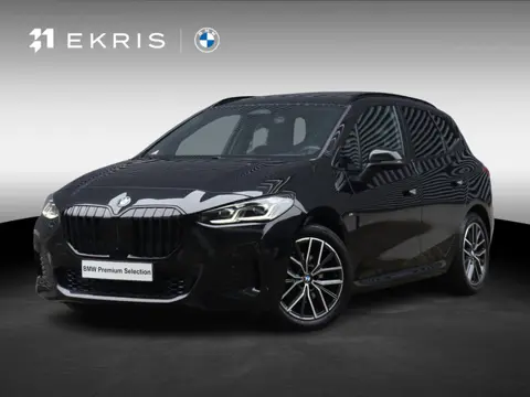 BMW 2-serie Active Tourer 220i | M Sportpakket | Innovation Pack | Panodak | Trekhaak | Head-Up | Dr