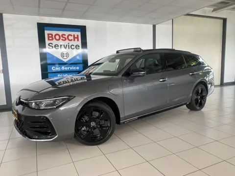 Volkswagen Passat Variant 1.5 eHybrid R-Line Edition 272 PK Black edition Panoramadak /Trekhaak /Car