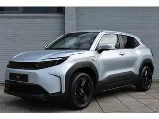 Toyota Urban Cruiser Dynamic 61 kWh Automaat 174pk | Stoel & Stuur verwarming | Voorruitverwarming |