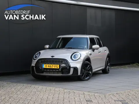 MINI 5-Deurs 1.5 Cooper MINI Yours | AUT. | SPORTSTOELEN | CAMERA | STOEL/STUURVERW. | CRUISE | NAVI