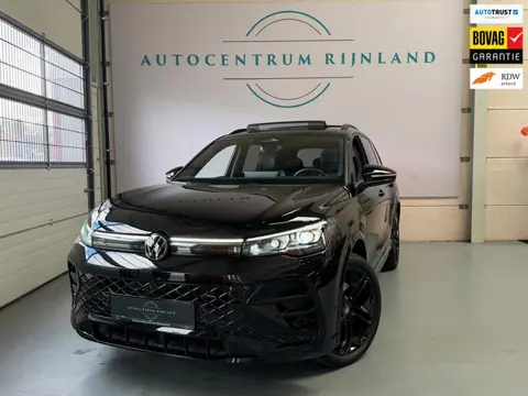 Volkswagen TIGUAN 1.5 eHybrid R-Line, Panoramadak, HUD, Massage Stoelen, Trekhaak, 360 Camera