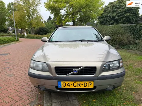 Volvo S60 2.4 Edition, Dealer onderhouden, Distributieriem vervangen bij 251000 km, APK 17-07-2027
