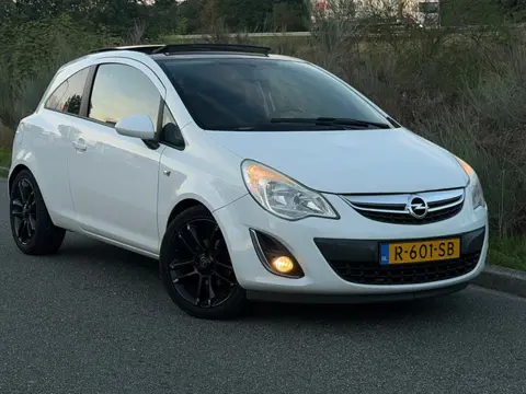 Opel Corsa 1.4-16V PANO AIRCO STUURVERW STOELVERW MULTIF STUUR