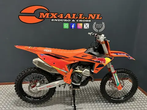KTM 450 SXF 2024 Slechts 25 uur !! Factory / Akrapovic no 250 450 SXF