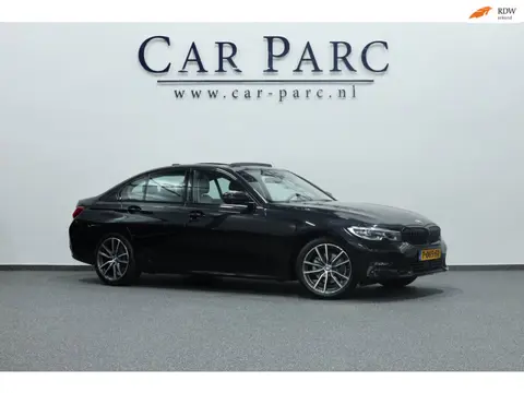 BMW 3-serie 320i M-Sport LED/VIRTUAL/SFEER/PANORAMADAK/LEDER+S.VERWAMRING/19" LMV/PDC/CRUISE/ECC/12 