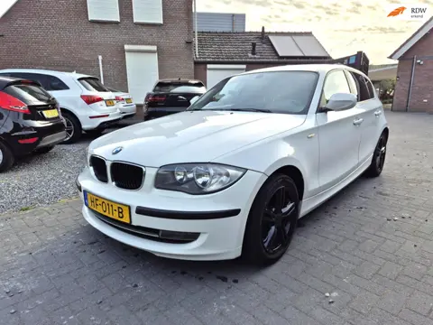 BMW 1-serie 116i 5 Drs Motor probleem !!! Koppakking eruit