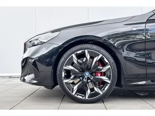 Foto 13 van BMW i5 Sedan eDrive40 M Sport Pro 20 Inch / Stuur & Stoelverwarming voor + achter / Stoelventilatie