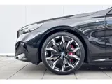 Foto 23 van BMW i5 Sedan eDrive40 M Sport Pro 20 Inch / Stuur & Stoelverwarming voor + achter / Stoelventilatie