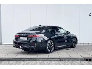 Foto 14 van BMW i5 Sedan eDrive40 M Sport Pro 20 Inch / Stuur & Stoelverwarming voor + achter / Stoelventilatie