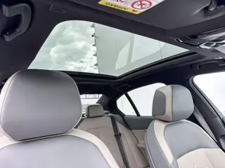 Foto 17 van BMW i5 Sedan eDrive40 M Sport Pro 20 Inch / Stuur & Stoelverwarming voor + achter / Stoelventilatie