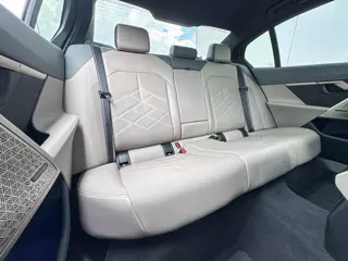 Foto 18 van BMW i5 Sedan eDrive40 M Sport Pro 20 Inch / Stuur & Stoelverwarming voor + achter / Stoelventilatie
