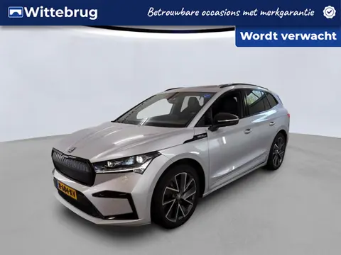Škoda Enyaq iV 80 Sportline 204pk / Panorama dak / Navigatie / LM 20 inch / Warmtepomp / Camera / Ma