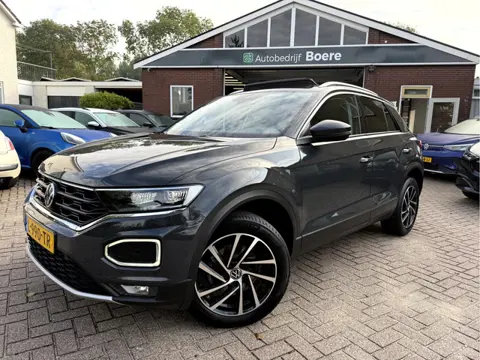 Volkswagen T-Roc 1.5 TSI Style Business Panoramadak, Stoelverwarming, App Connect