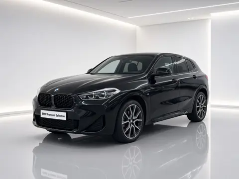 BMW X2 xDrive25e M-Sport X| Leder | M-Stoelen | 19" | Stoelverwarming | Privacy Glass