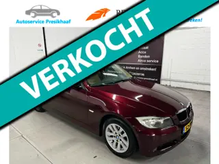 BMW 3-serie 318i Business Line Automaat LEDER / NAVIGATIE