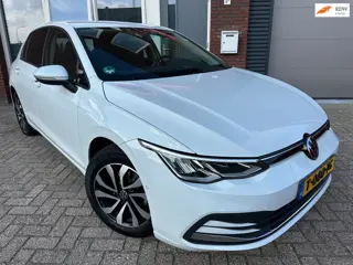 Volkswagen Golf 1.0 eTSI Life Active / Navi / Virtual / PDC / DAB / Stoelverw