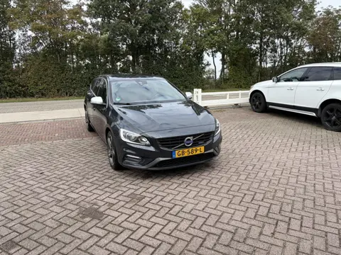 Volvo V60 1.6 T3 R-Design AUTOMAAT TREKHAAK NAVI (bj 2015)