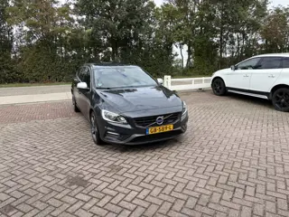 Volvo V60 1.6 T3 R-Design AUTOMAAT TREKHAAK NAVI (bj 2015)