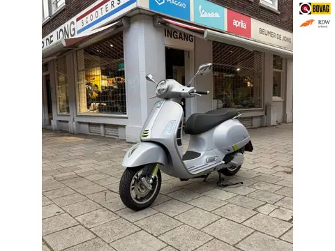 Vespa Scooter GTS 300 SuperTech HPE