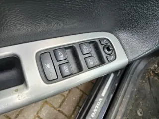 Foto 17 van Volvo S40 2.4i Momentum (bj 2004)