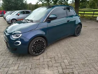 FIAT 500 E-La Prima-42KW-Snelladen-Carplay-Meer...