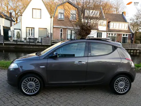 Lancia Ypsilon 0.9 Platinum 86pk Automaat Clima Leder Schuifdak 145.000km.