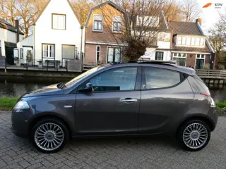 Lancia Ypsilon 0.9 Platinum 86pk Automaat Clima Leder Schuifdak 145.000km.