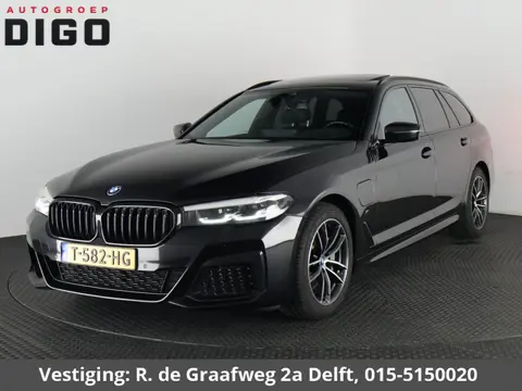 BMW 5-serie Touring 530e Business Edition Plus M-Pakket | Stoelverwarming | Harman Kardon | Panorama