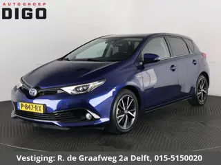 Toyota Auris 1.8 Hybrid Executive | Navigatie | Sportstoelen | Camera | Lichtmetalen velgen |