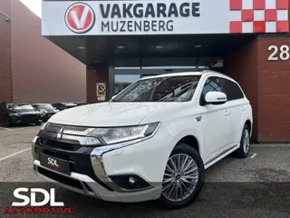 Mitsubishi Outlander 2.4 PHEV Intense+ // HALF-LEDER/ALCANTARA // NAVI + CARPLAY // CAMERA // KEYLES